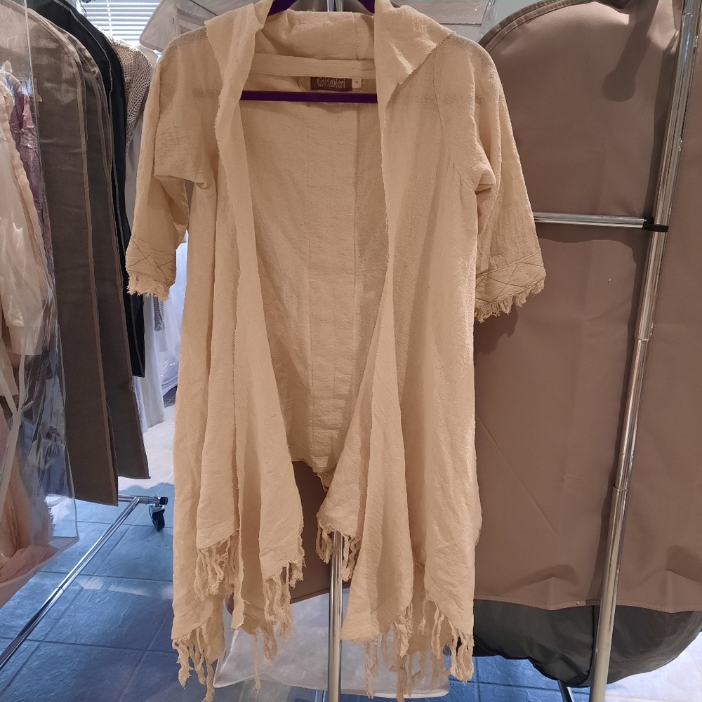 Chintamani Short Wrap Sz Small, cream